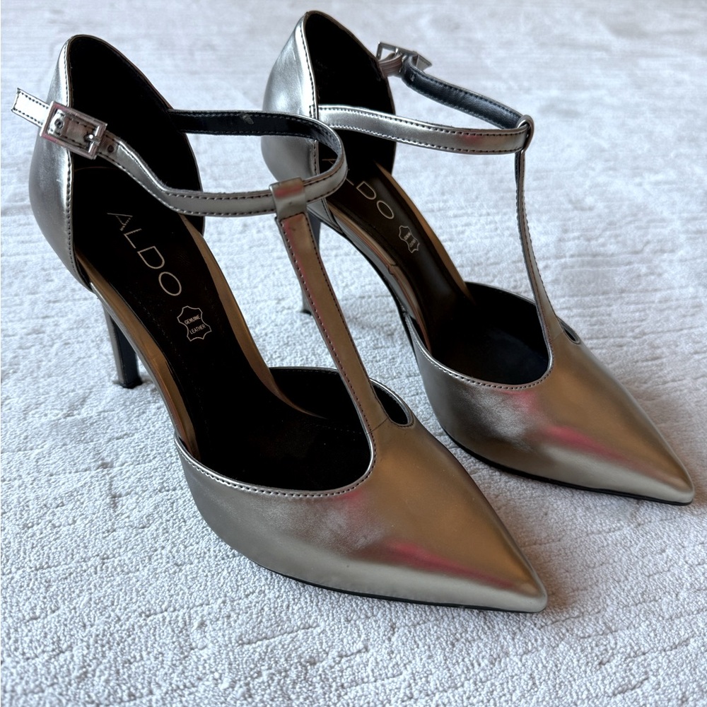 NWOT sandals